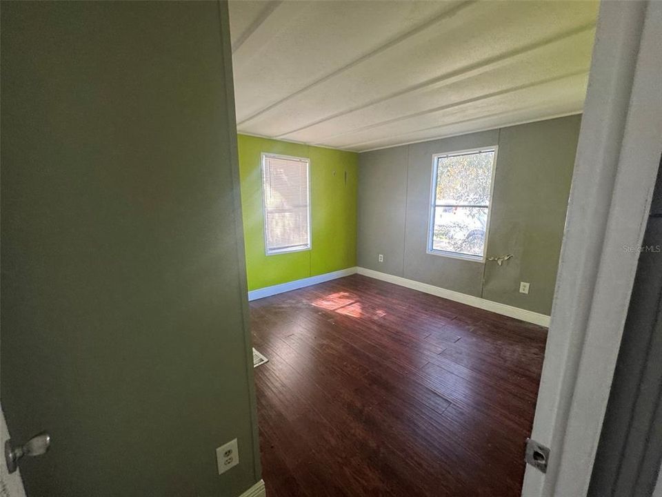 For Sale: $175,000 (3 beds, 2 baths, 1056 Square Feet)