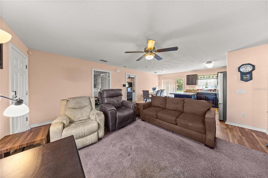 На продажу: $239,900 (3 спален, 2 ванн, 1136 Квадратных фут)