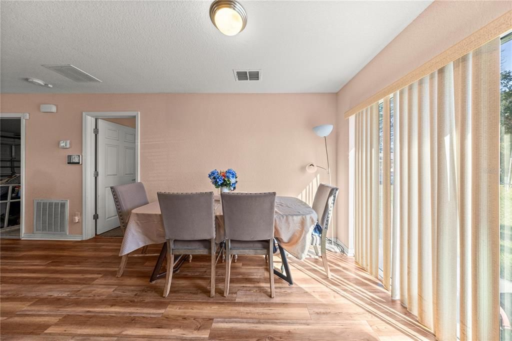 На продажу: $239,900 (3 спален, 2 ванн, 1136 Квадратных фут)