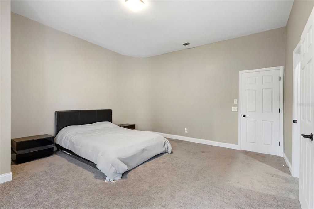 For Sale: $2,590,000 (5 beds, 5 baths, 8100 Square Feet)