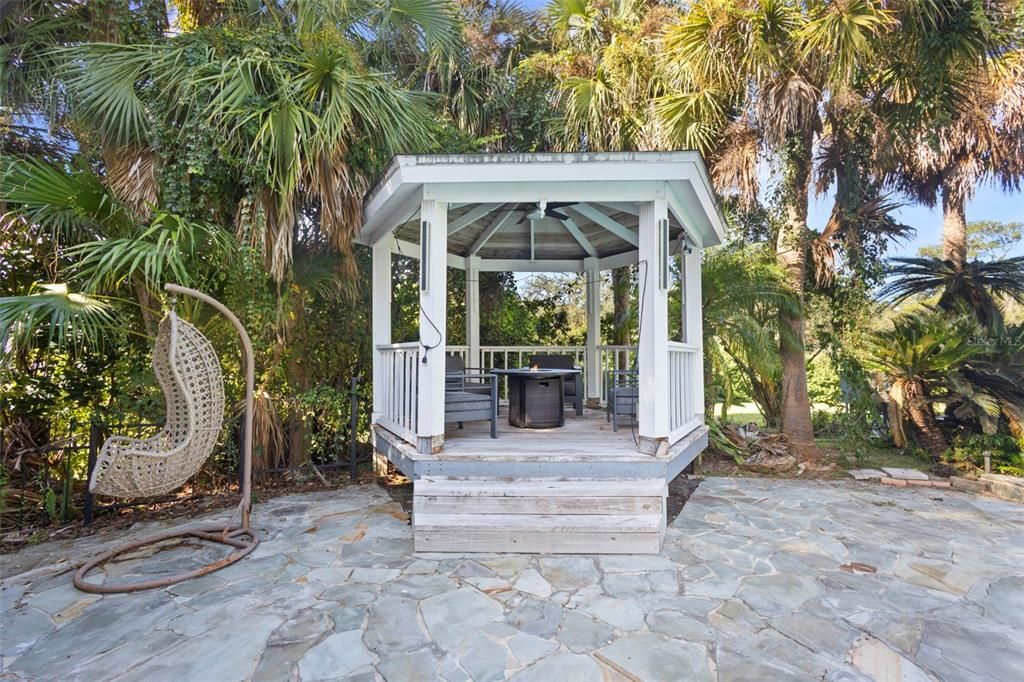 For Sale: $2,590,000 (5 beds, 5 baths, 8100 Square Feet)