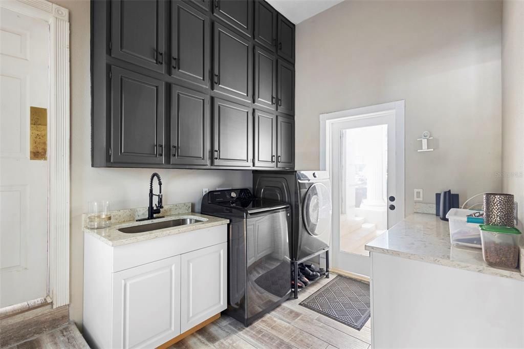 For Sale: $2,590,000 (5 beds, 5 baths, 8100 Square Feet)