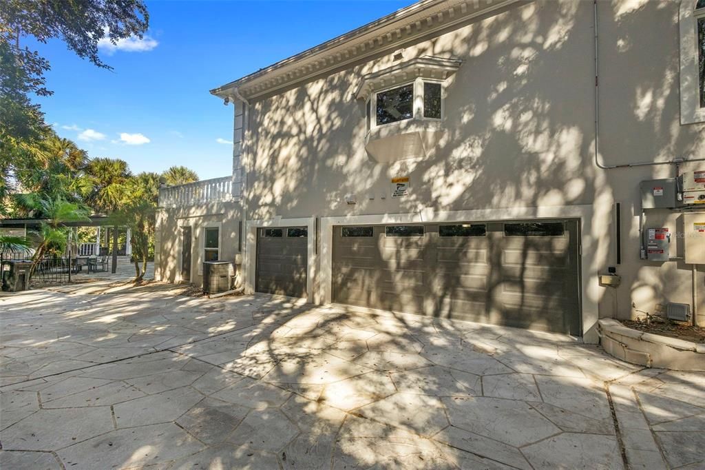 For Sale: $2,590,000 (5 beds, 5 baths, 8100 Square Feet)