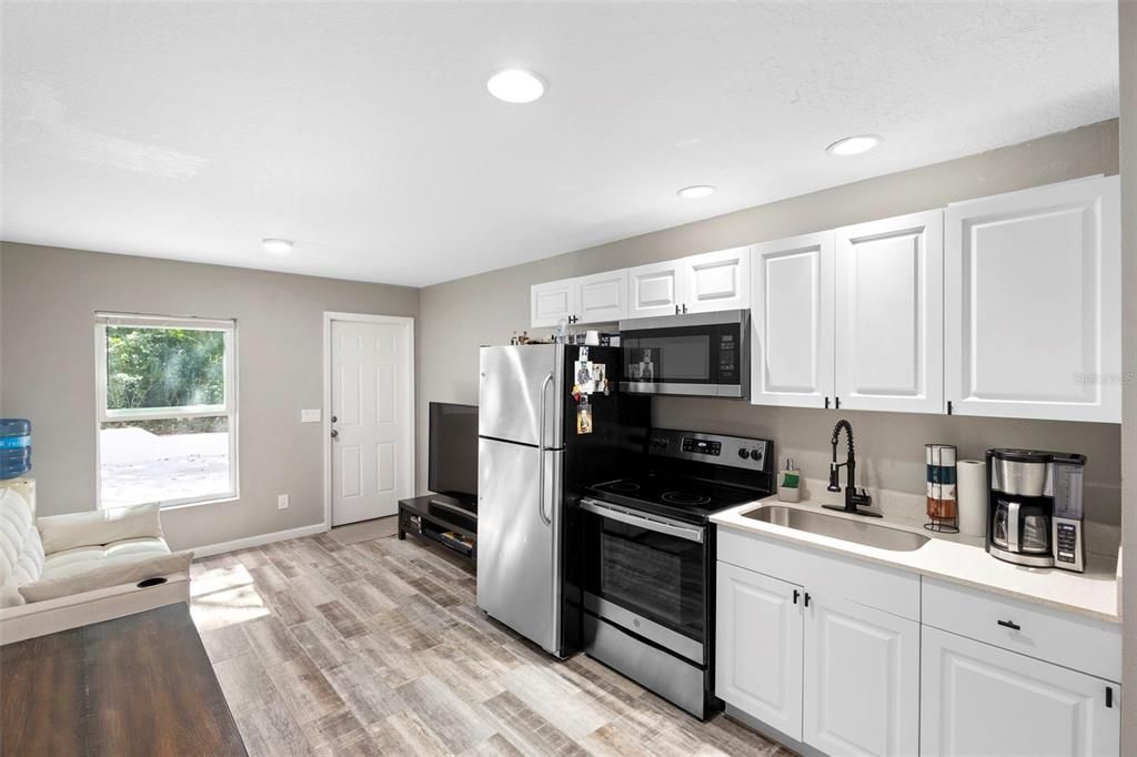 For Sale: $2,590,000 (5 beds, 5 baths, 8100 Square Feet)