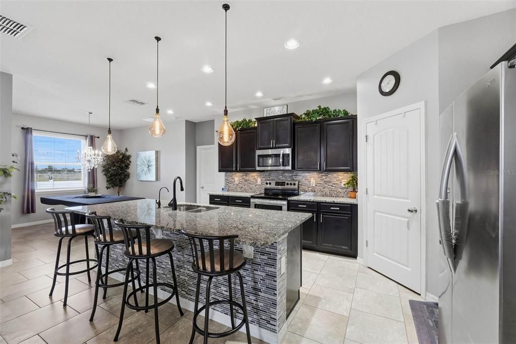 待售: $575,000 (4 贝兹, 3 浴室, 2787 平方英尺)