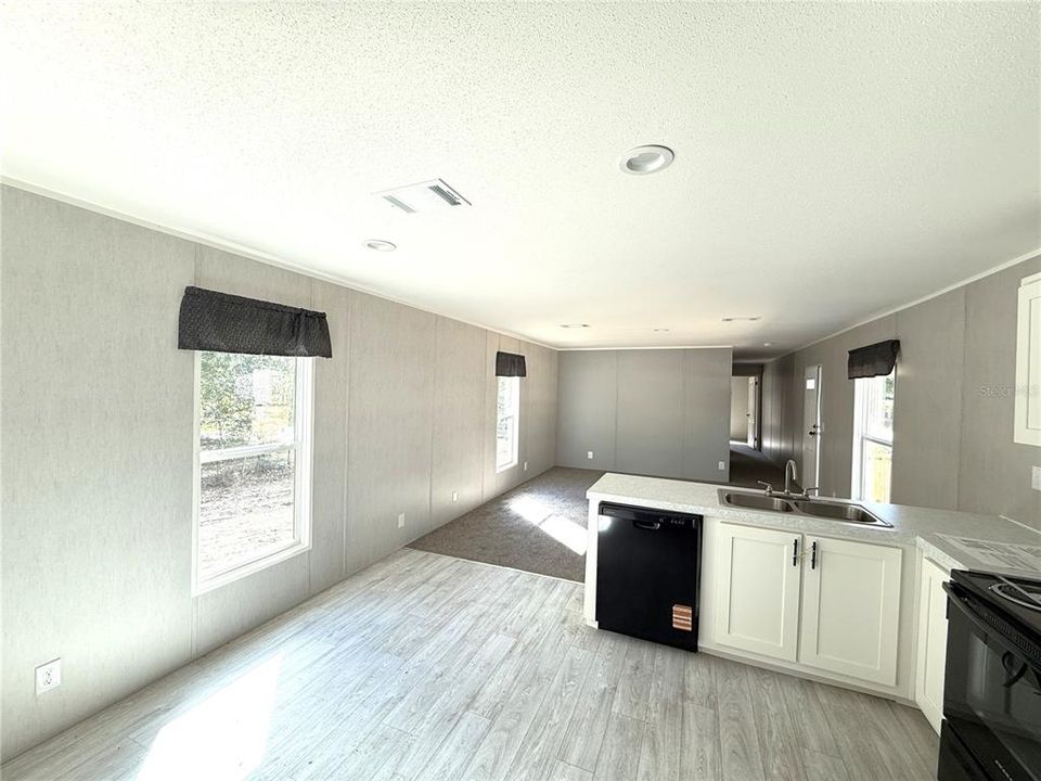 待售: $169,900 (3 贝兹, 2 浴室, 1128 平方英尺)