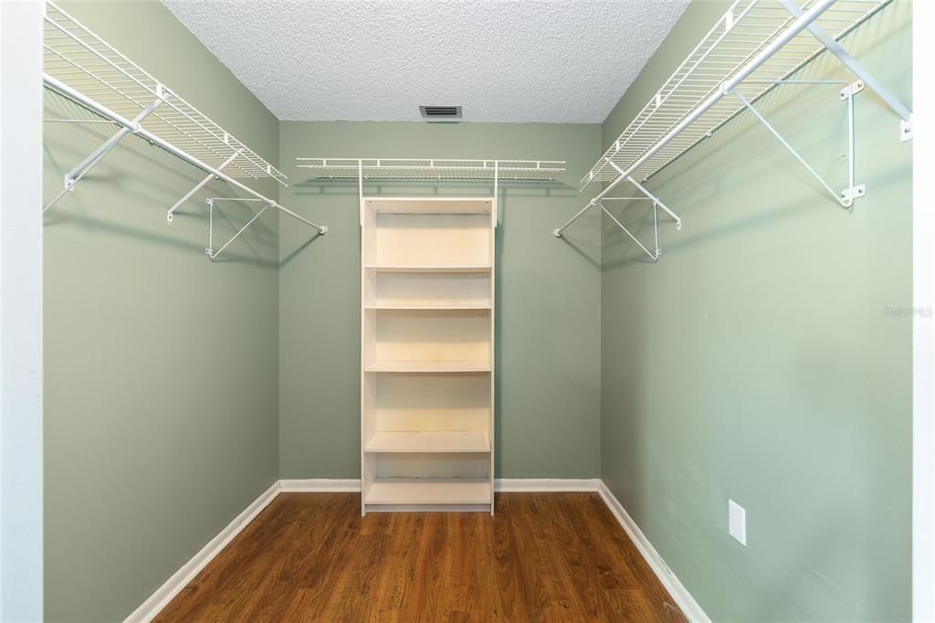 На продажу: $154,900 (2 спален, 2 ванн, 1424 Квадратных фут)