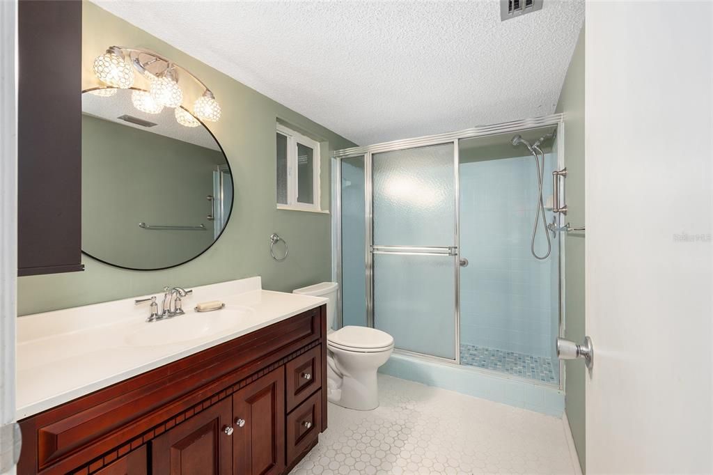 На продажу: $154,900 (2 спален, 2 ванн, 1424 Квадратных фут)