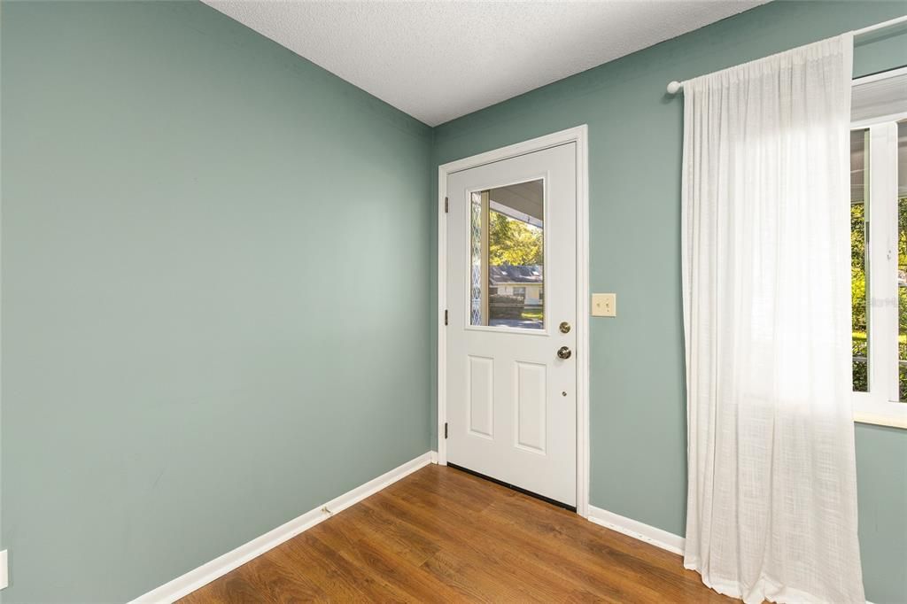 На продажу: $154,900 (2 спален, 2 ванн, 1424 Квадратных фут)