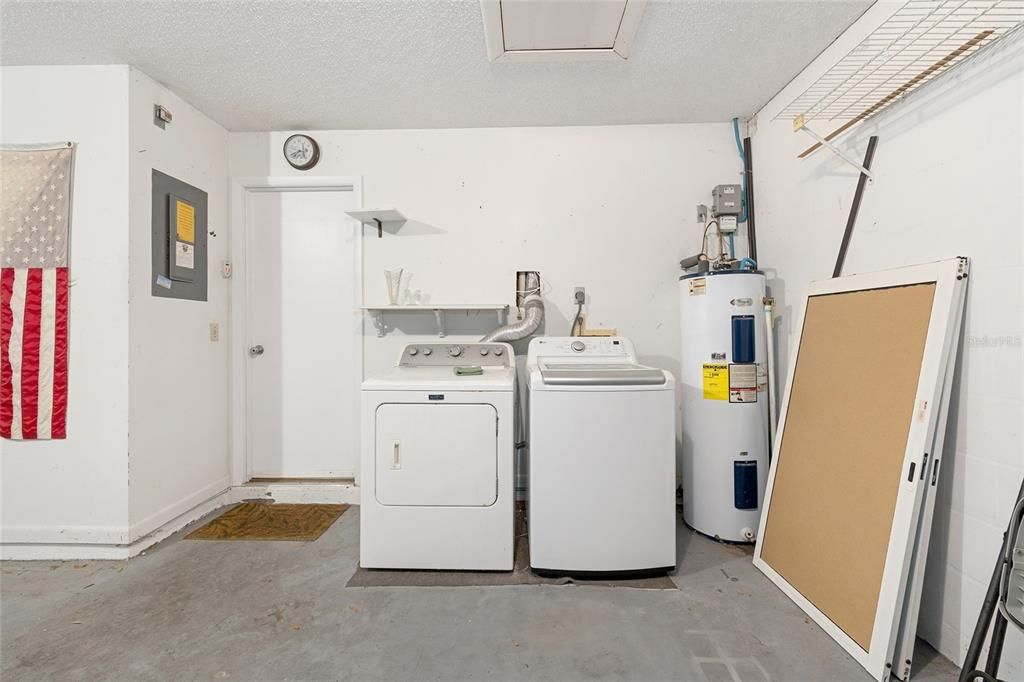 На продажу: $154,900 (2 спален, 2 ванн, 1424 Квадратных фут)