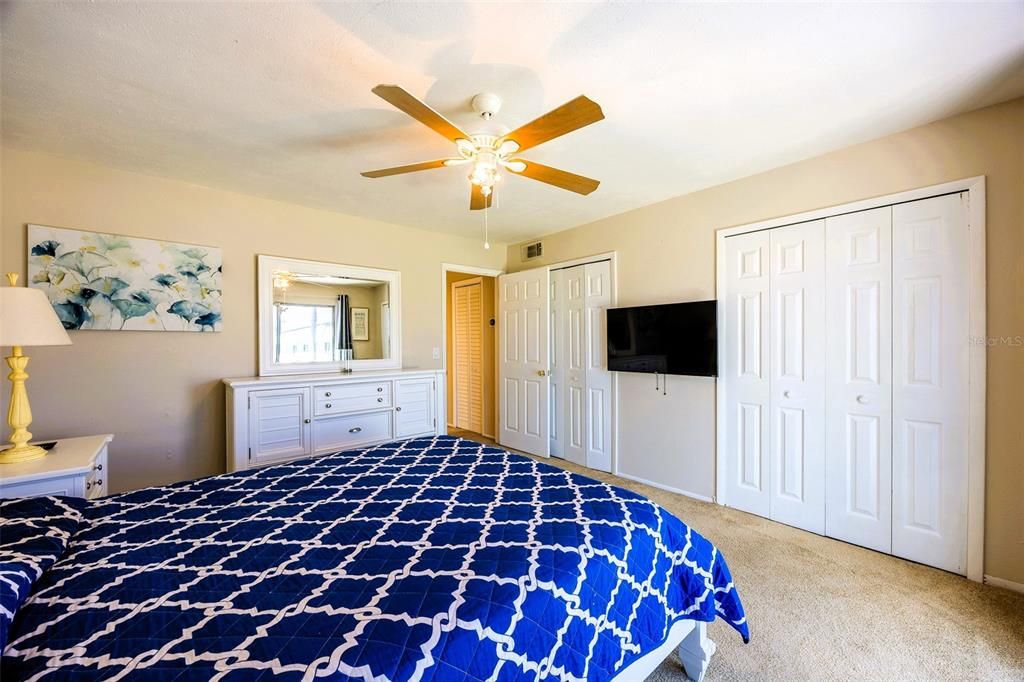 待售: $189,000 (2 贝兹, 1 浴室, 1010 平方英尺)