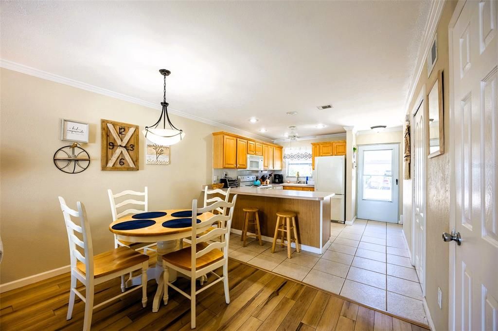 待售: $189,000 (2 贝兹, 1 浴室, 1010 平方英尺)