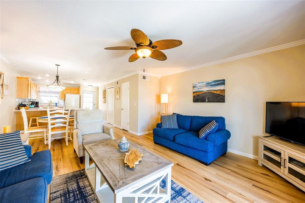 待售: $189,000 (2 贝兹, 1 浴室, 1010 平方英尺)