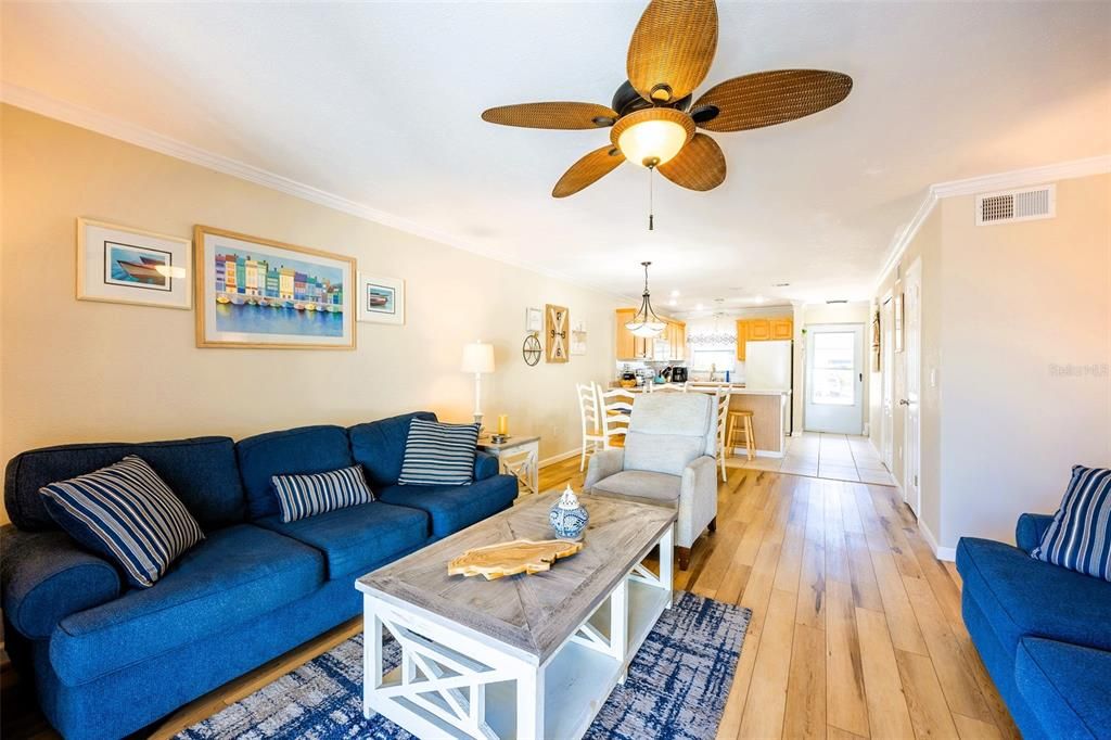 待售: $189,000 (2 贝兹, 1 浴室, 1010 平方英尺)