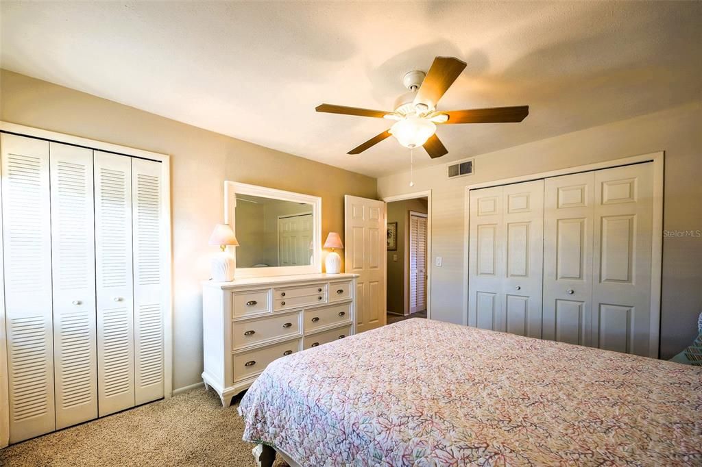 待售: $189,000 (2 贝兹, 1 浴室, 1010 平方英尺)