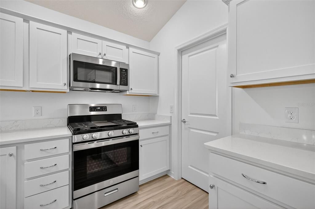 На продажу: $349,997 (2 спален, 2 ванн, 1310 Квадратных фут)