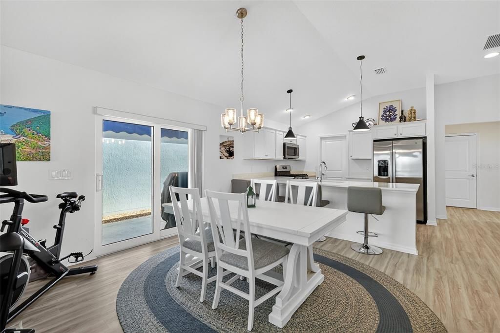 На продажу: $349,997 (2 спален, 2 ванн, 1310 Квадратных фут)