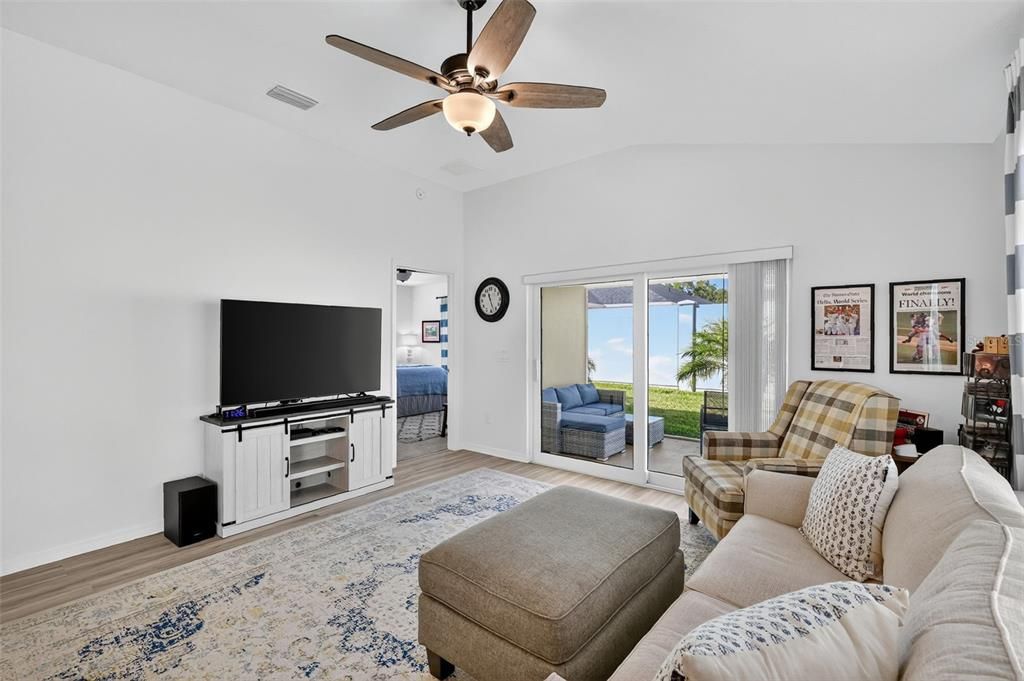 На продажу: $349,997 (2 спален, 2 ванн, 1310 Квадратных фут)