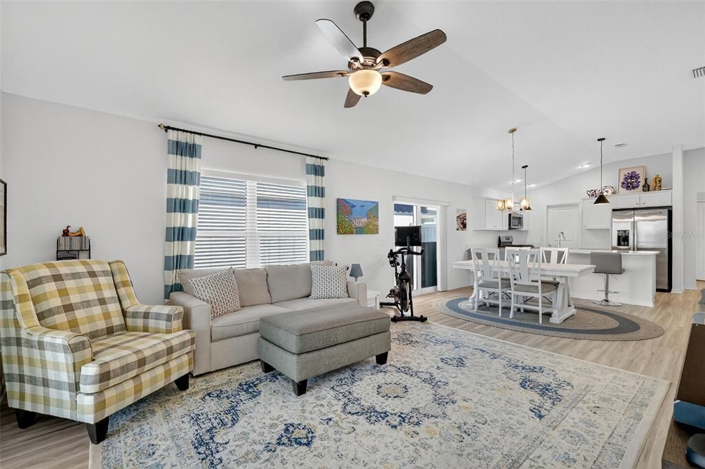 На продажу: $349,997 (2 спален, 2 ванн, 1310 Квадратных фут)