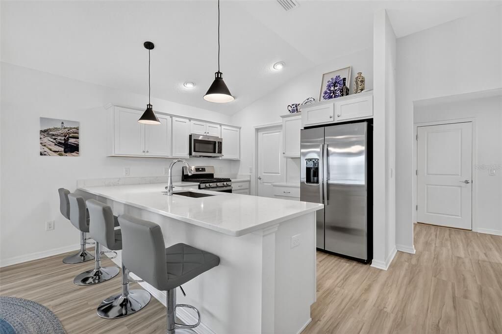 На продажу: $349,997 (2 спален, 2 ванн, 1310 Квадратных фут)