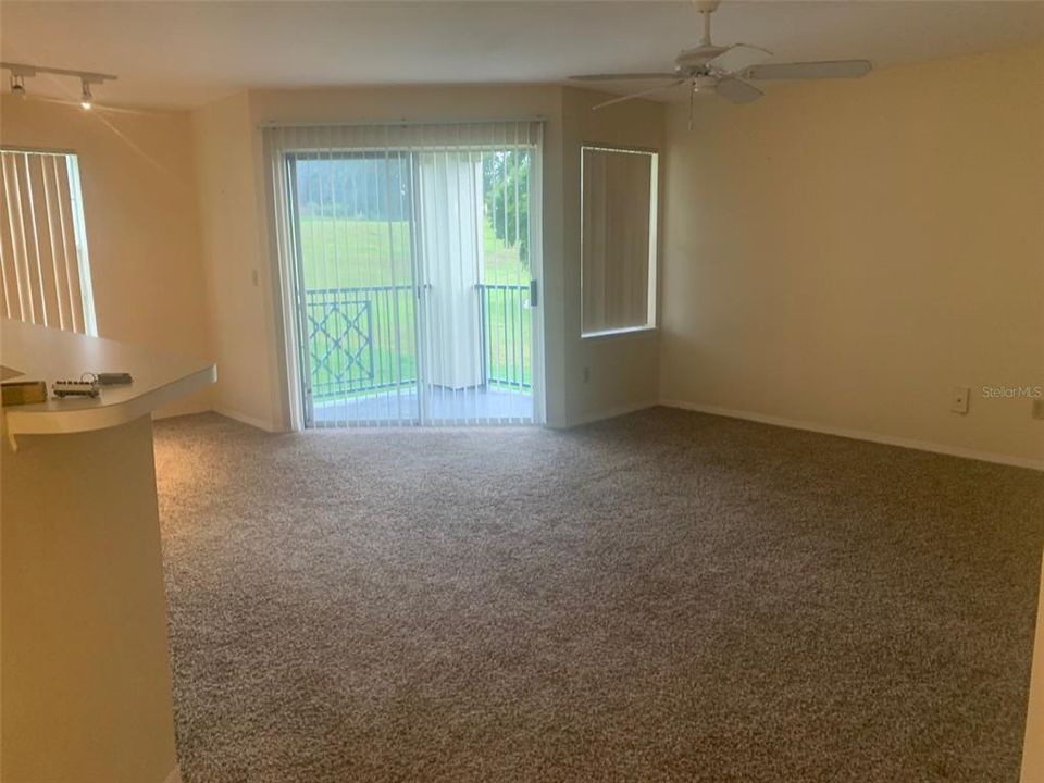 合同活跃: $1,425 (1 贝兹, 1 浴室, 842 平方英尺)