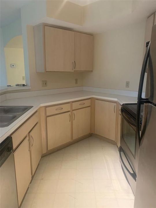 合同活跃: $1,425 (1 贝兹, 1 浴室, 842 平方英尺)