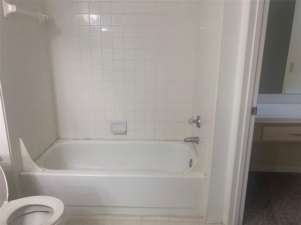 合同活跃: $1,425 (1 贝兹, 1 浴室, 842 平方英尺)