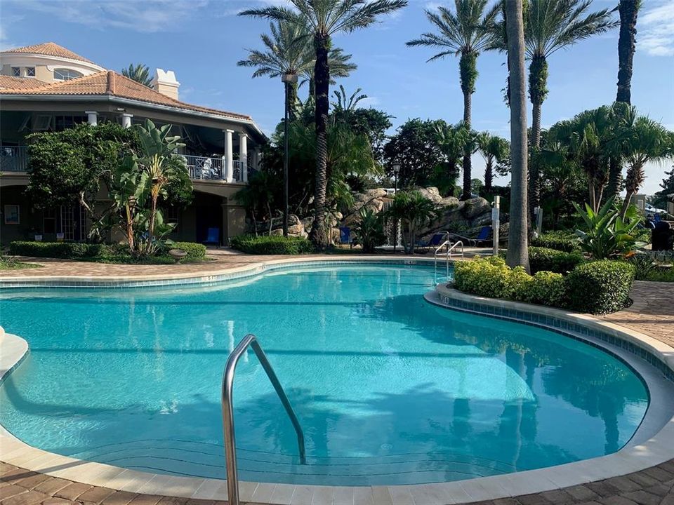 合同活跃: $1,425 (1 贝兹, 1 浴室, 842 平方英尺)