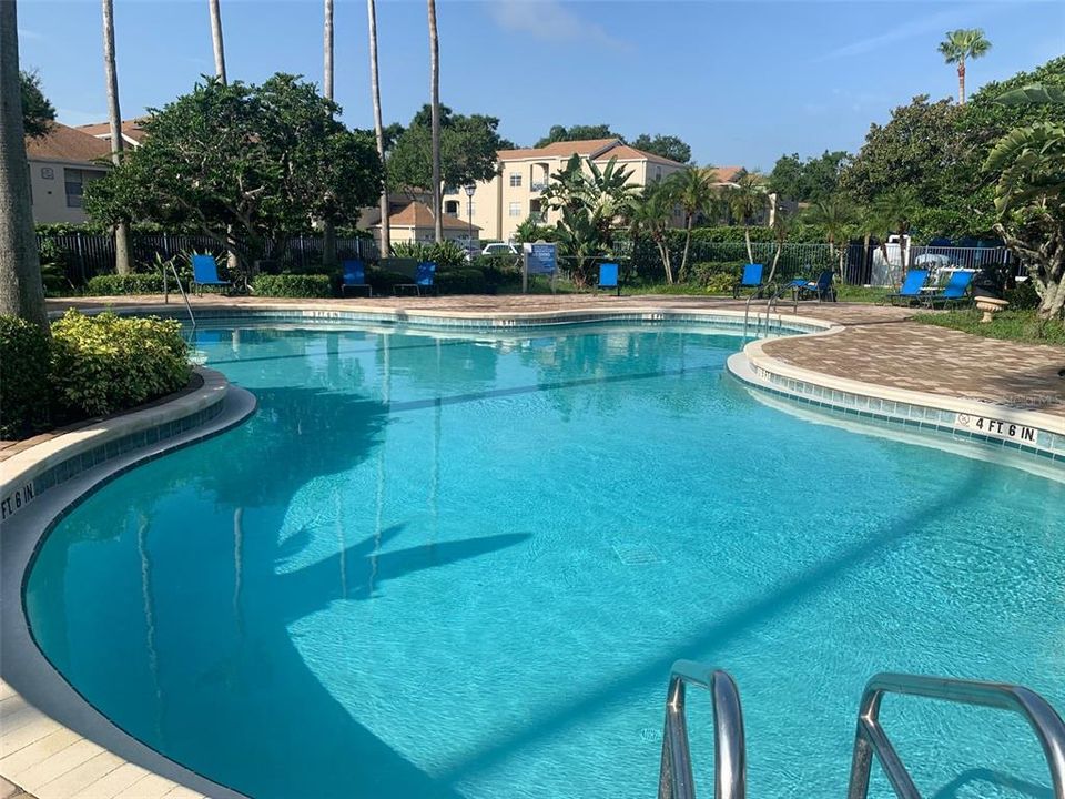 合同活跃: $1,425 (1 贝兹, 1 浴室, 842 平方英尺)