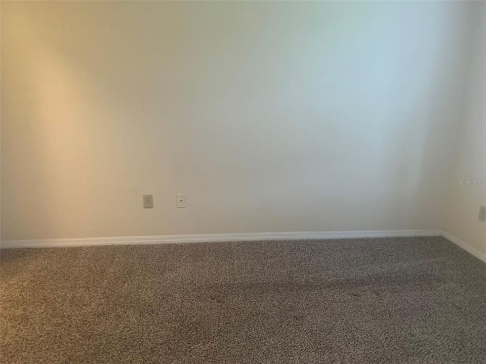 合同活跃: $1,425 (1 贝兹, 1 浴室, 842 平方英尺)