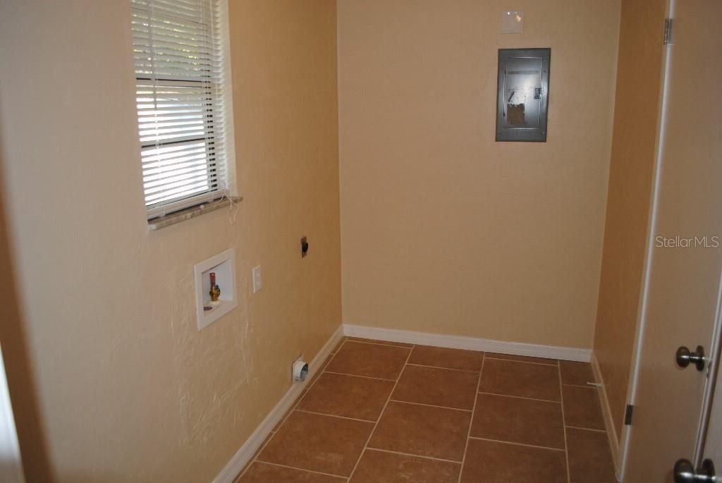 待售: $265,000 (3 贝兹, 2 浴室, 1446 平方英尺)