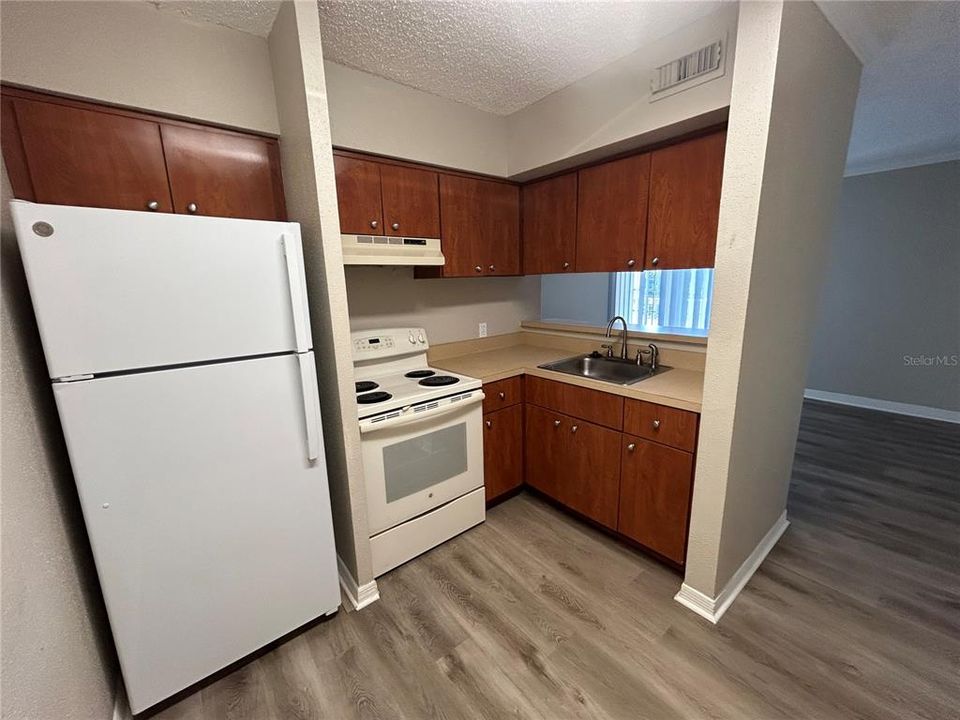 For Rent: $1,050 (0 beds, 1 baths, 410 Square Feet)