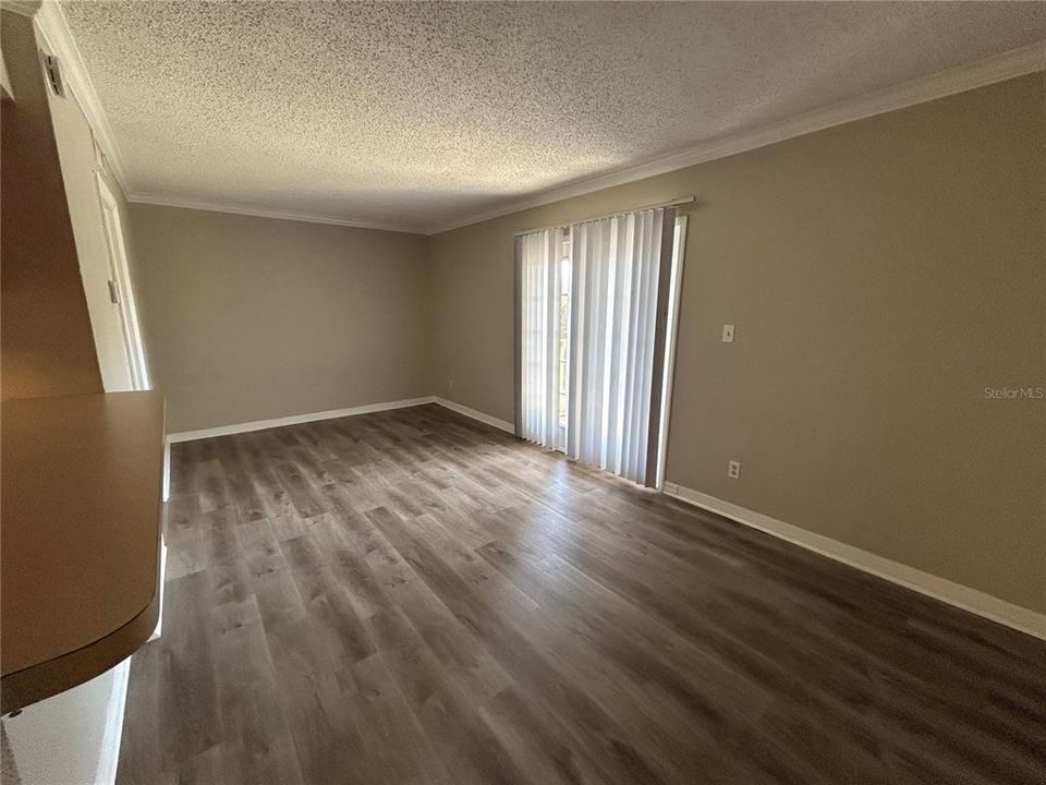 For Rent: $1,050 (0 beds, 1 baths, 410 Square Feet)