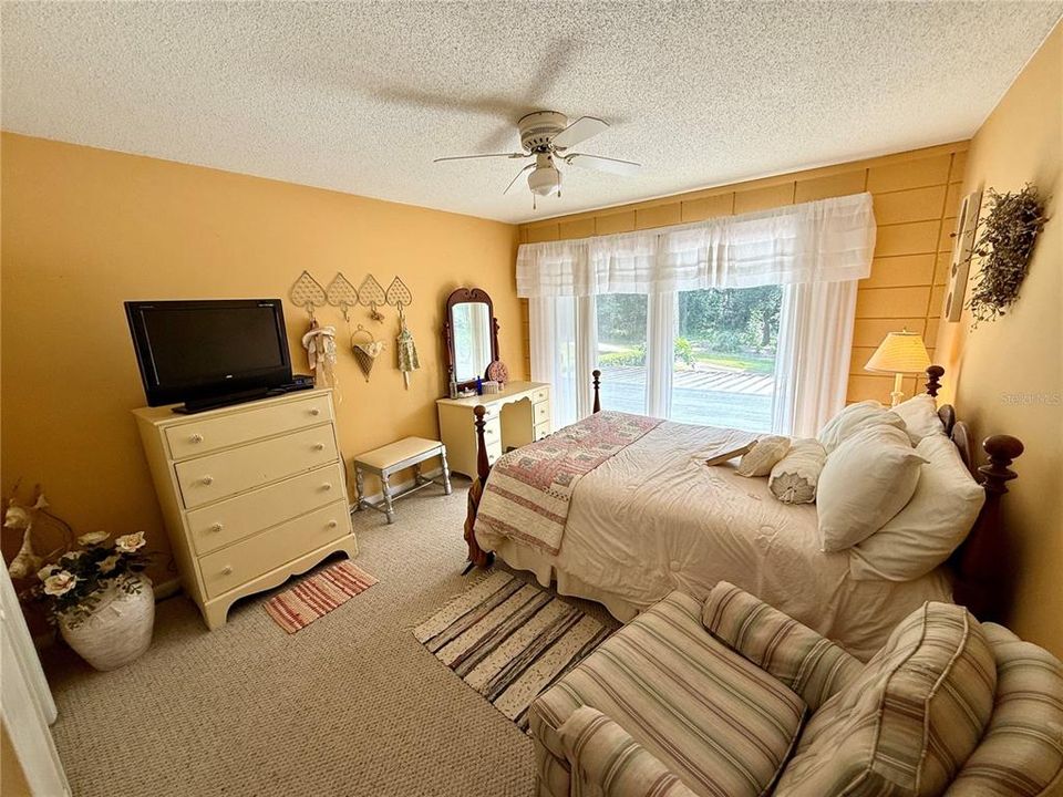 Activo con contrato: $424,990 (3 camas, 2 baños, 2438 Pies cuadrados)