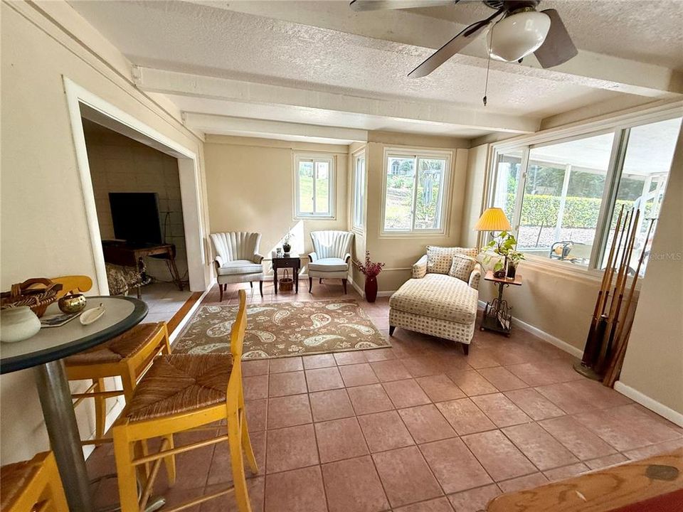 Activo con contrato: $424,990 (3 camas, 2 baños, 2438 Pies cuadrados)