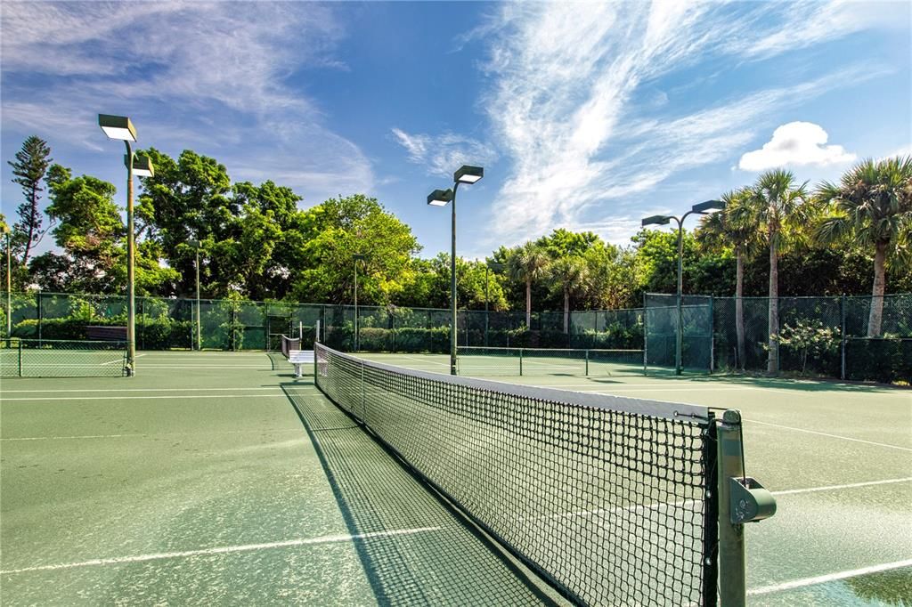 For Sale: $1,595,000 (2 beds, 2 baths, 1598 Square Feet)