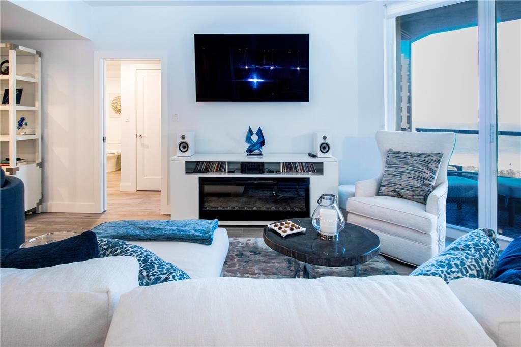 For Sale: $1,595,000 (2 beds, 2 baths, 1598 Square Feet)