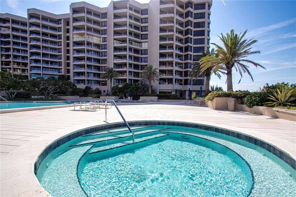 For Sale: $1,595,000 (2 beds, 2 baths, 1598 Square Feet)