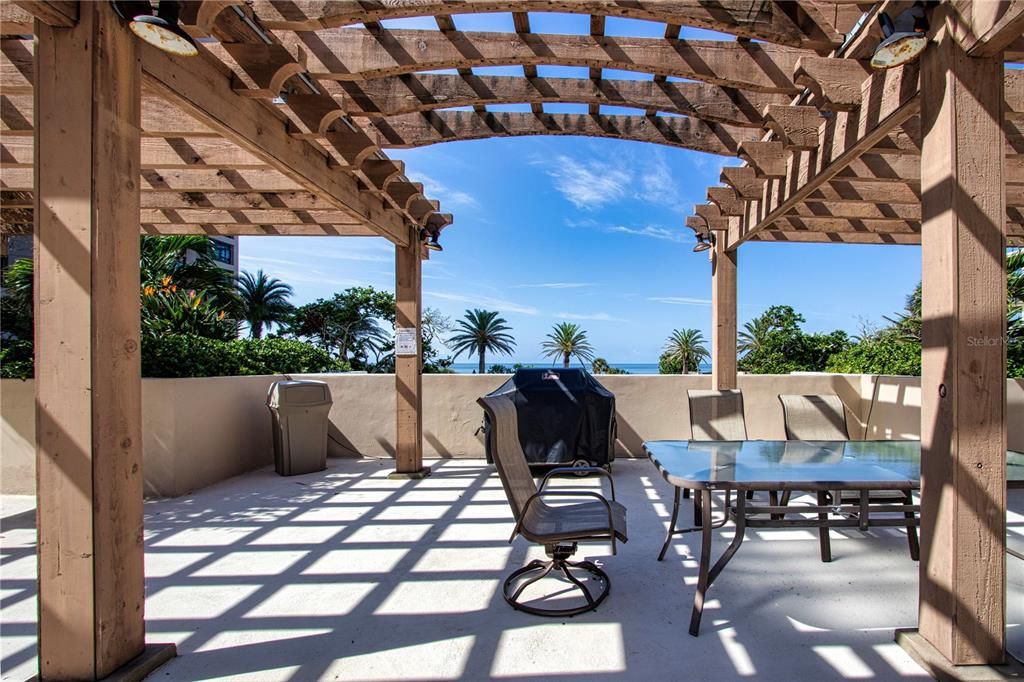 For Sale: $1,595,000 (2 beds, 2 baths, 1598 Square Feet)