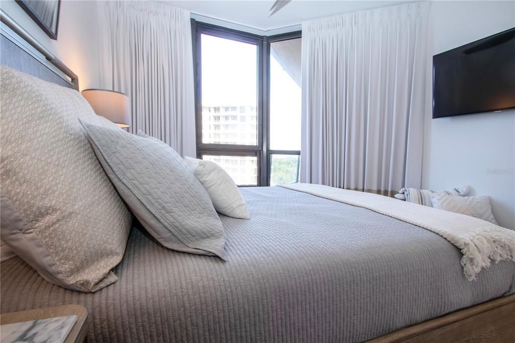 For Sale: $1,595,000 (2 beds, 2 baths, 1598 Square Feet)