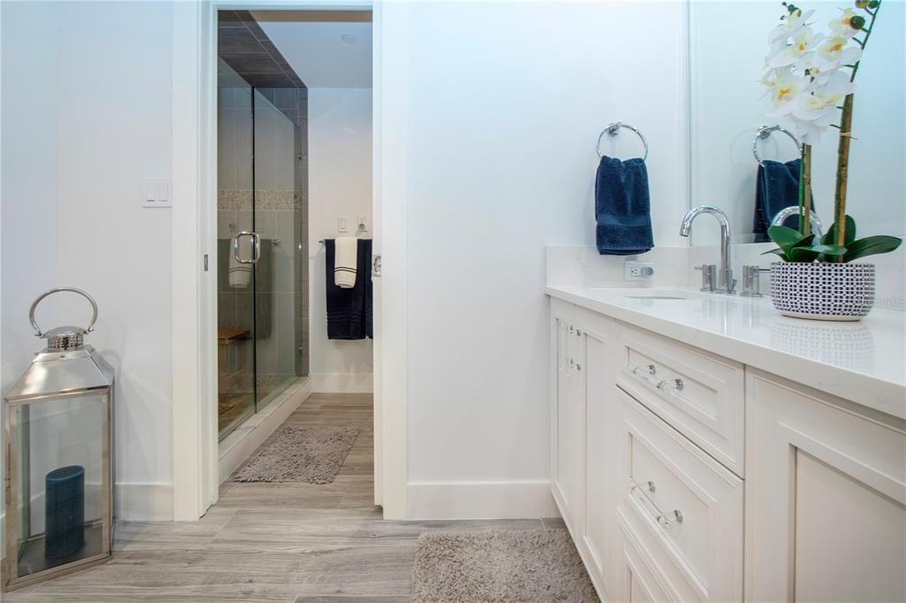 For Sale: $1,595,000 (2 beds, 2 baths, 1598 Square Feet)