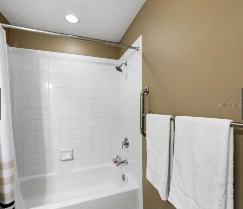 For Sale: $628,000 (2 beds, 2 baths, 973 Square Feet)