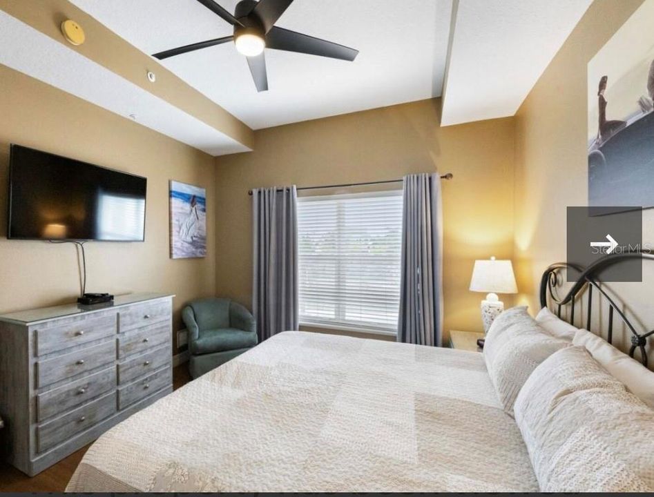 For Sale: $628,000 (2 beds, 2 baths, 973 Square Feet)