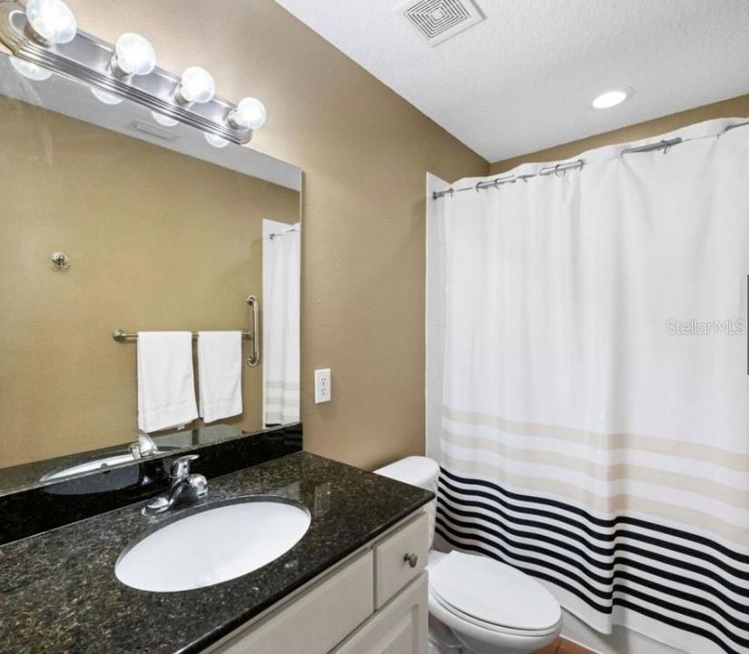 For Sale: $628,000 (2 beds, 2 baths, 973 Square Feet)