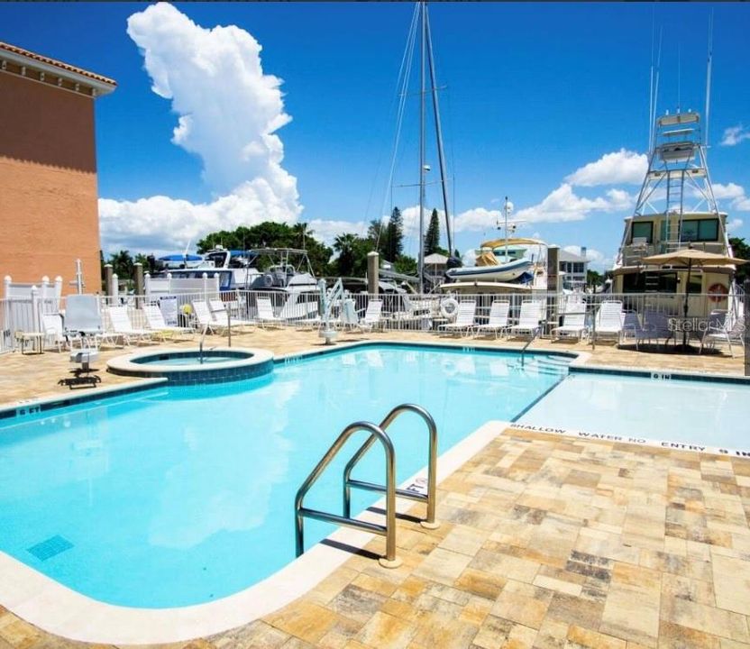 For Sale: $628,000 (2 beds, 2 baths, 973 Square Feet)