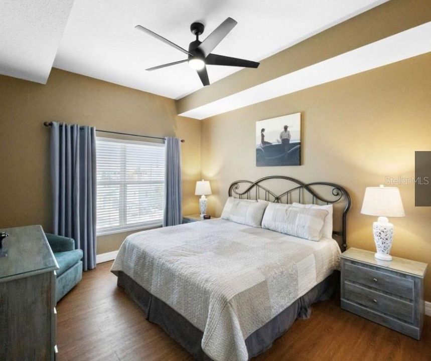 For Sale: $628,000 (2 beds, 2 baths, 973 Square Feet)