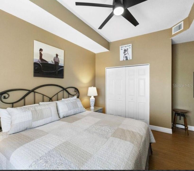 For Sale: $628,000 (2 beds, 2 baths, 973 Square Feet)