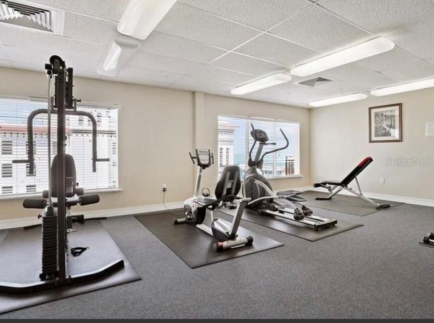 For Sale: $628,000 (2 beds, 2 baths, 973 Square Feet)