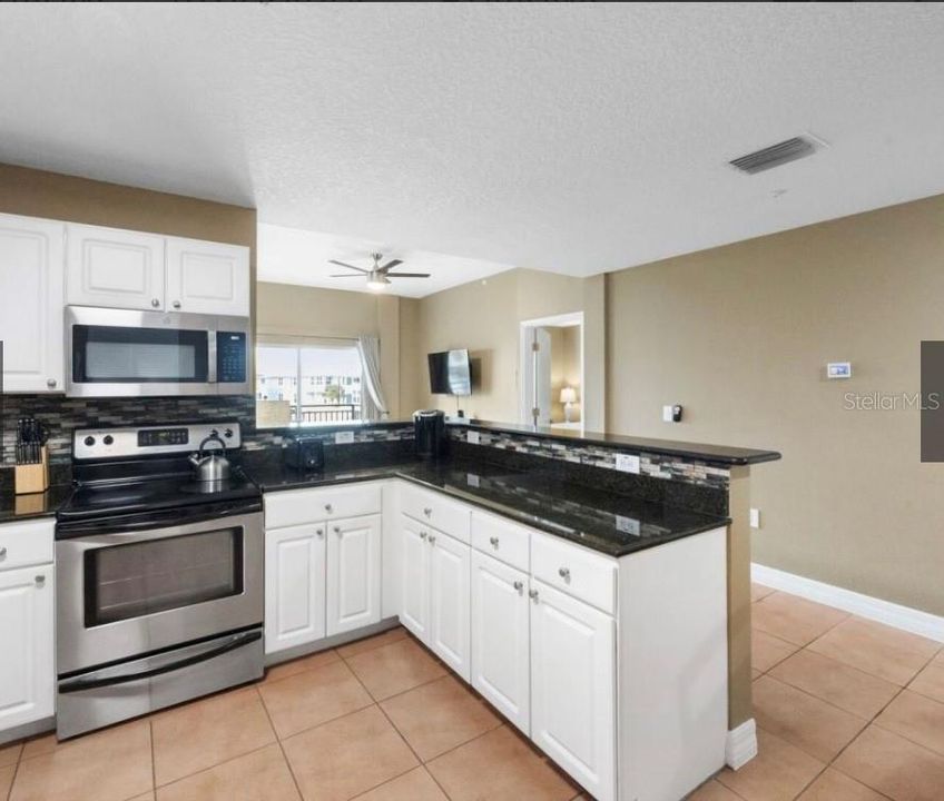 For Sale: $628,000 (2 beds, 2 baths, 973 Square Feet)