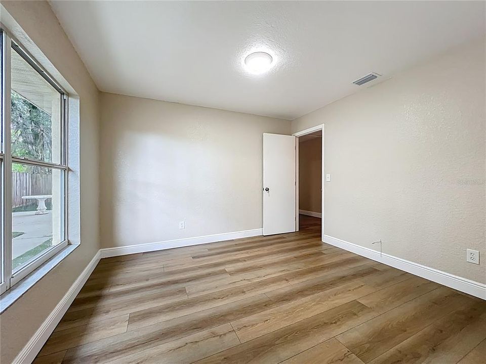 Active With Contract: $344,000 (4 beds, 2 baths, 1258 Square Feet)